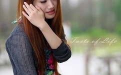 跪在校花脚下叼着女主人的鞋